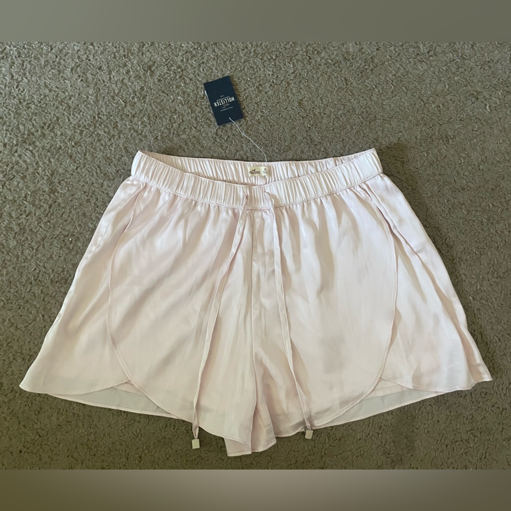 Hollister light pink satin silk tulip shorts size xsmall NWT